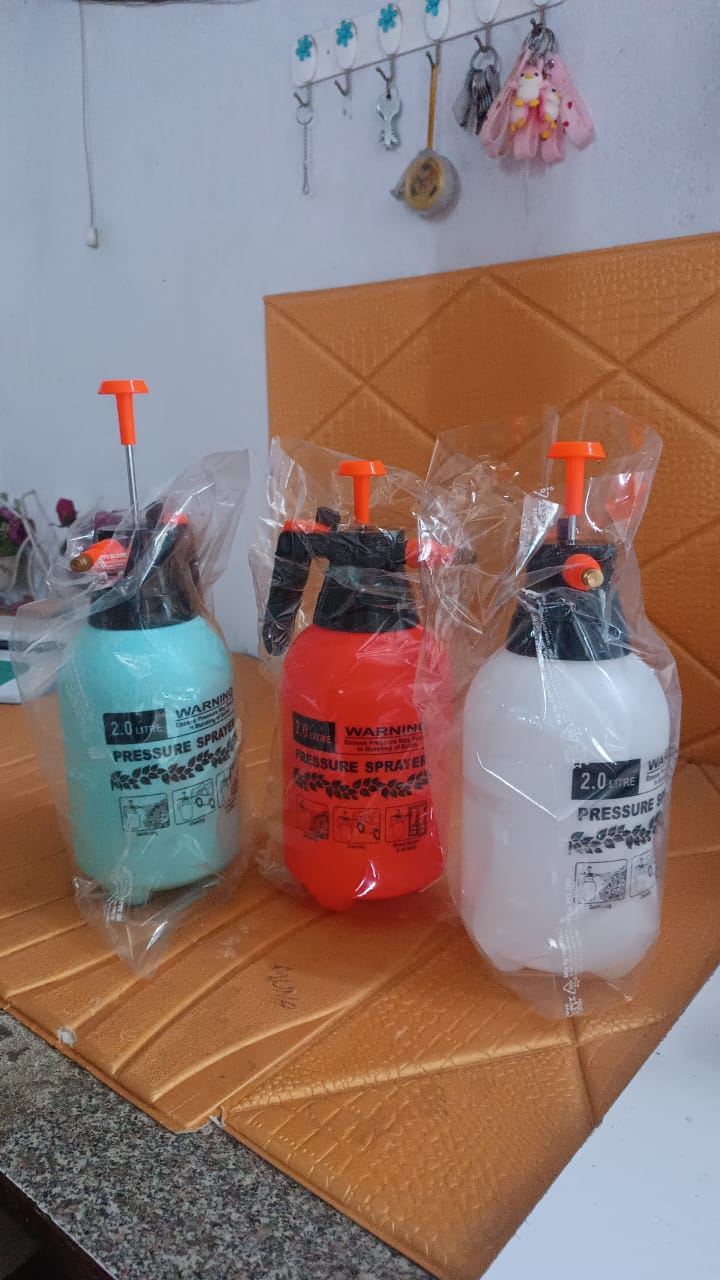 Water Sprayer Hand-held Pump Pressure Garden Sprayer - 2 L (Mix Color) Water Sprayer Hand-held Pump Pressure Garden Sprayer - 2 L (Mix Color)